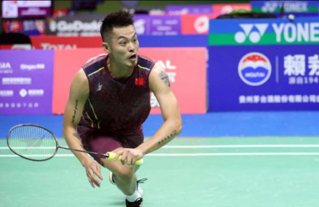 也折射出他 也折射出他